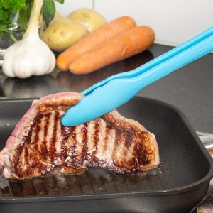 Die Gourmetzange ist eine ausgezeichnete Silikon Grillzange. Sie eignet sich zum Umdrehen von Steaks, Bratwürsten. und anderen Grilladen
