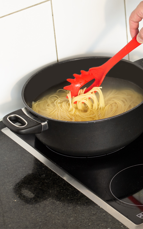 spaghettiloeffel-praktisch-pasta-schoepfen