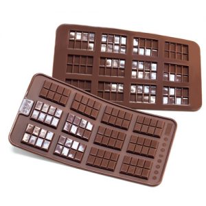 Die SWISS CHOCOLAT 1 Pralinenform ist die ideale Form, um selber Pralinen herzustellen in der Form einer Schokotafel. Die Schokotafeln sind eine gute Idee zum verschenken. Mit dieser Form kann man verschiedene Schokoladensorten ausprobieren und seine eigene Geschmacksrichtung finden.